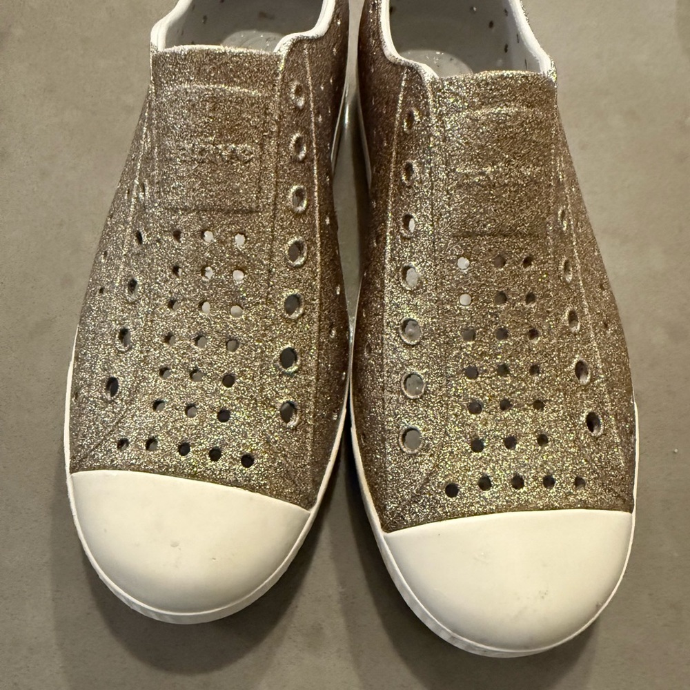 NATIVE Jefferson Bling Slip On l Glittery Silver Water EVA shoes J3 - Picture 9 of 9
